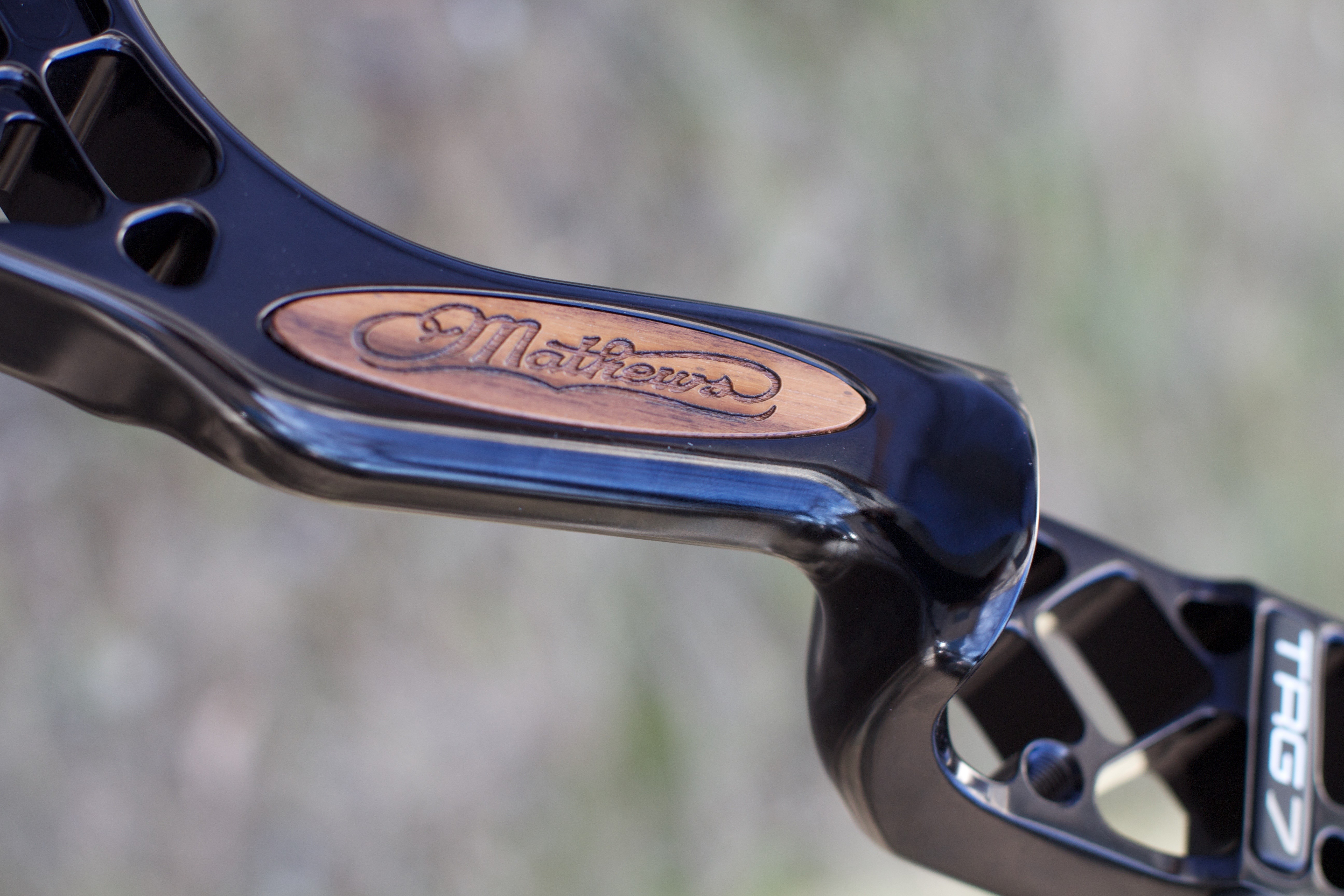 Отделка лука MATHEWS NoCam TRG7 черным лаком